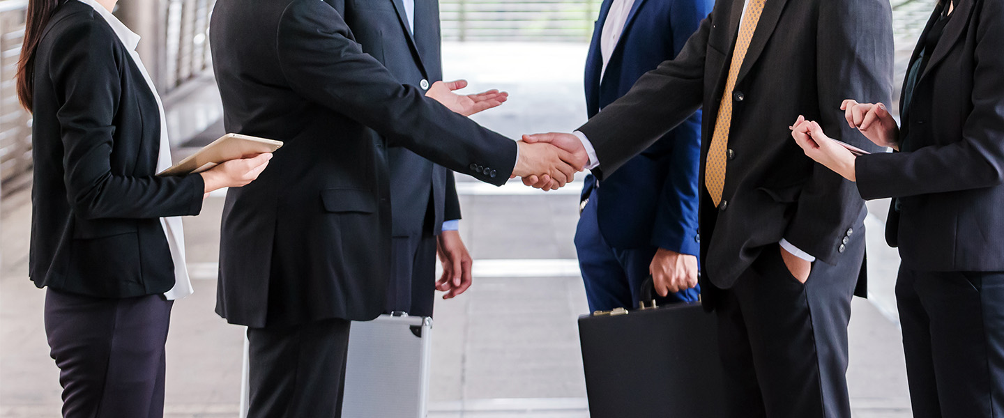 handshake meeting agreement partnership clients